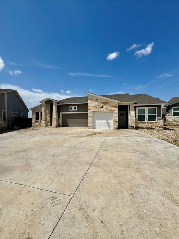 105 Everett CT B, Jarrell, TX 76537