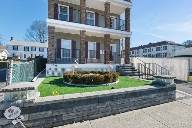 75 Albany Street 3, Poughkeepsie, NY 12601
