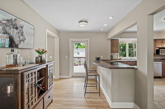 6301 France Avenue S, Edina, MN 55410