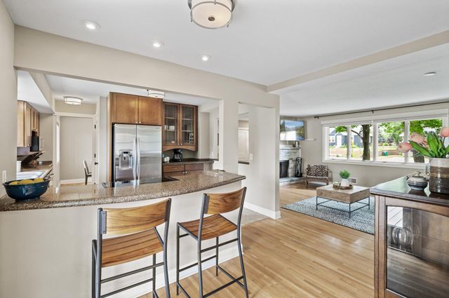 6301 France Avenue S, Edina, MN 55410