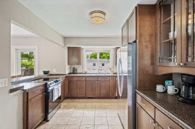 6301 France Avenue S, Edina, MN 55410