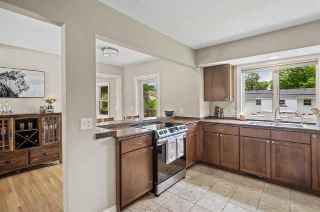 6301 France Avenue S, Edina, MN 55410