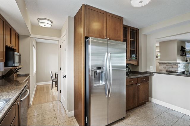 6301 France Avenue S, Edina, MN 55410