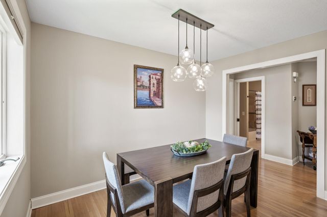 6301 France Avenue S, Edina, MN 55410