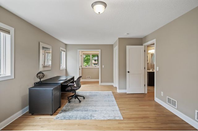 6301 France Avenue S, Edina, MN 55410