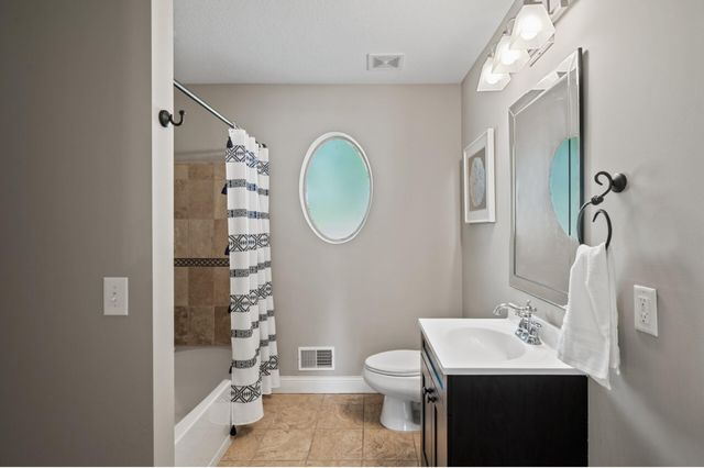 6301 France Avenue S, Edina, MN 55410