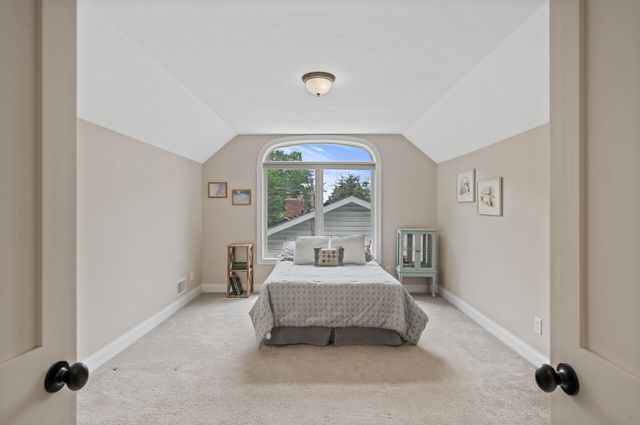 6301 France Avenue S, Edina, MN 55410