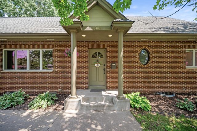 6301 France Avenue S, Edina, MN 55410
