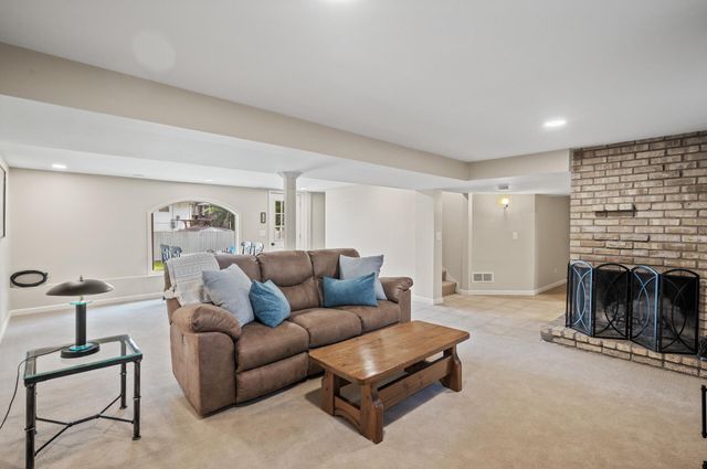 6301 France Avenue S, Edina, MN 55410