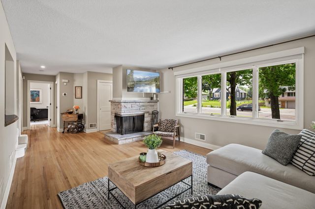 6301 France Avenue S, Edina, MN 55410