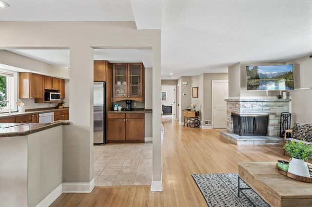 6301 France Avenue S, Edina, MN 55410