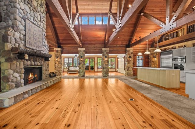 14657 Lakeshore Road, Lakeside, MI 49116