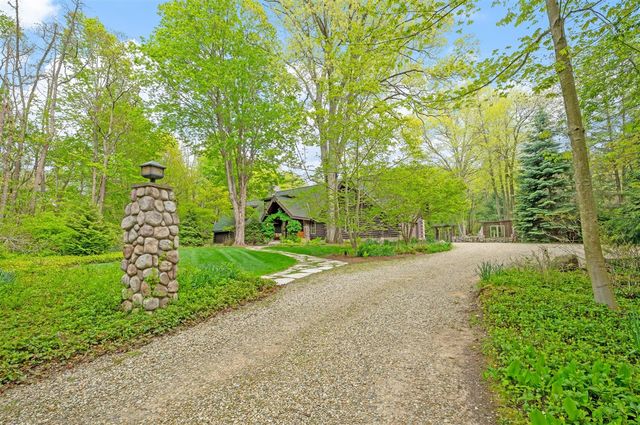 14657 Lakeshore Road, Lakeside, MI 49116