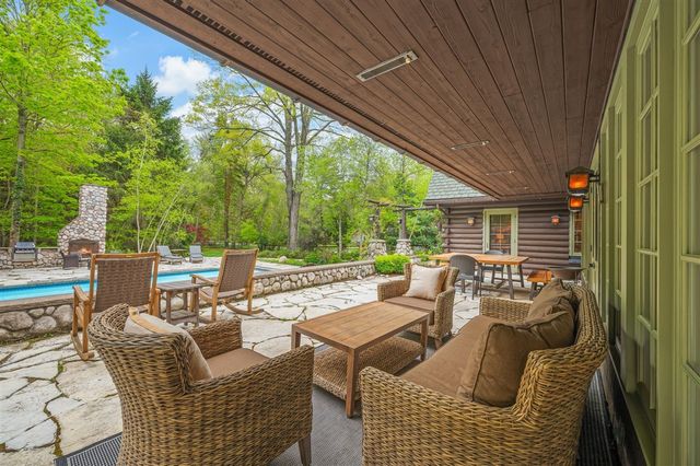 14657 Lakeshore Road, Lakeside, MI 49116