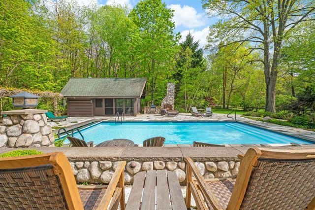 14657 Lakeshore Road, Lakeside, MI 49116