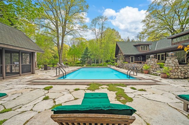 14657 Lakeshore Road, Lakeside, MI 49116