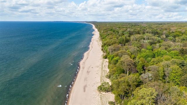 14657 Lakeshore Road, Lakeside, MI 49116