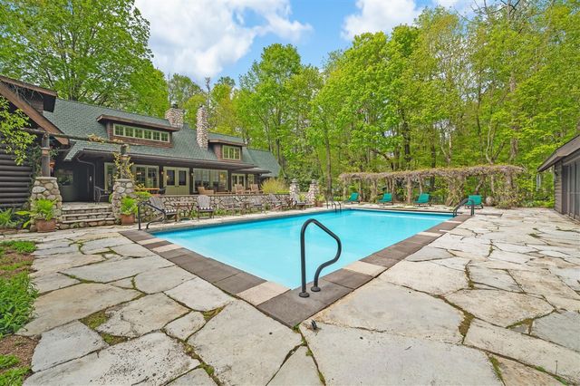 14657 Lakeshore Road, Lakeside, MI 49116