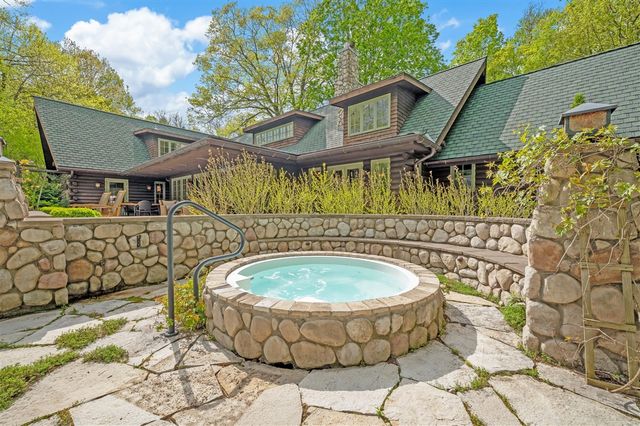 14657 Lakeshore Road, Lakeside, MI 49116