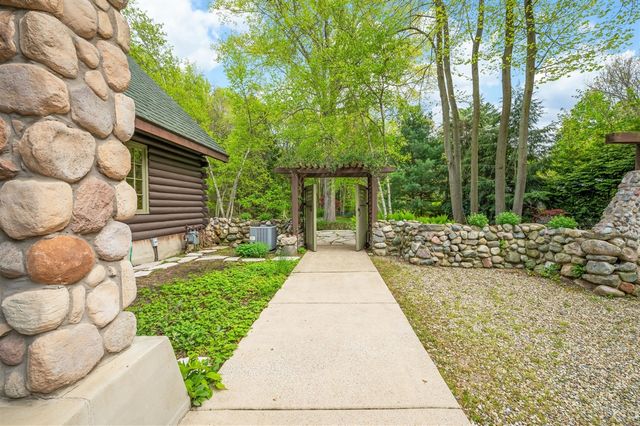 14657 Lakeshore Road, Lakeside, MI 49116