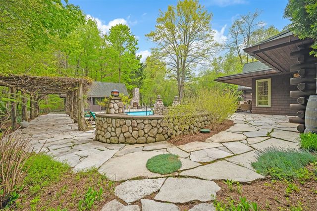 14657 Lakeshore Road, Lakeside, MI 49116