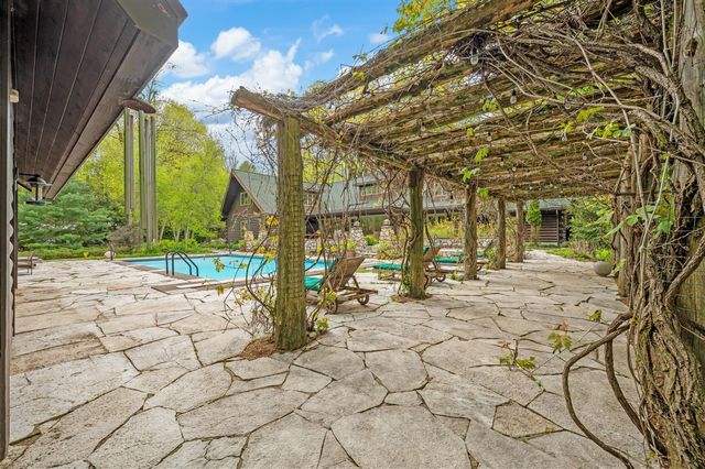14657 Lakeshore Road, Lakeside, MI 49116