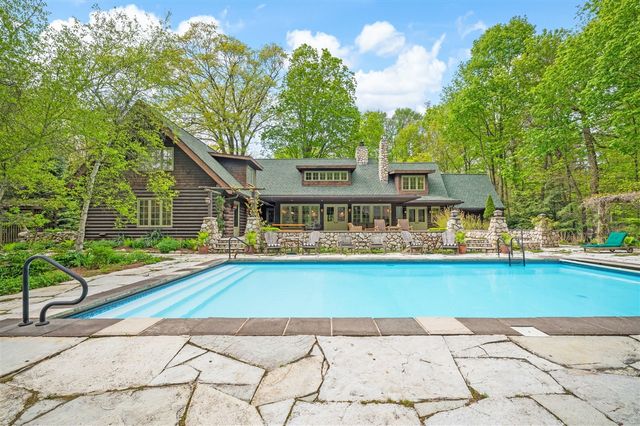 14657 Lakeshore Road, Lakeside, MI 49116