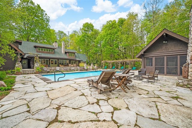 14657 Lakeshore Road, Lakeside, MI 49116
