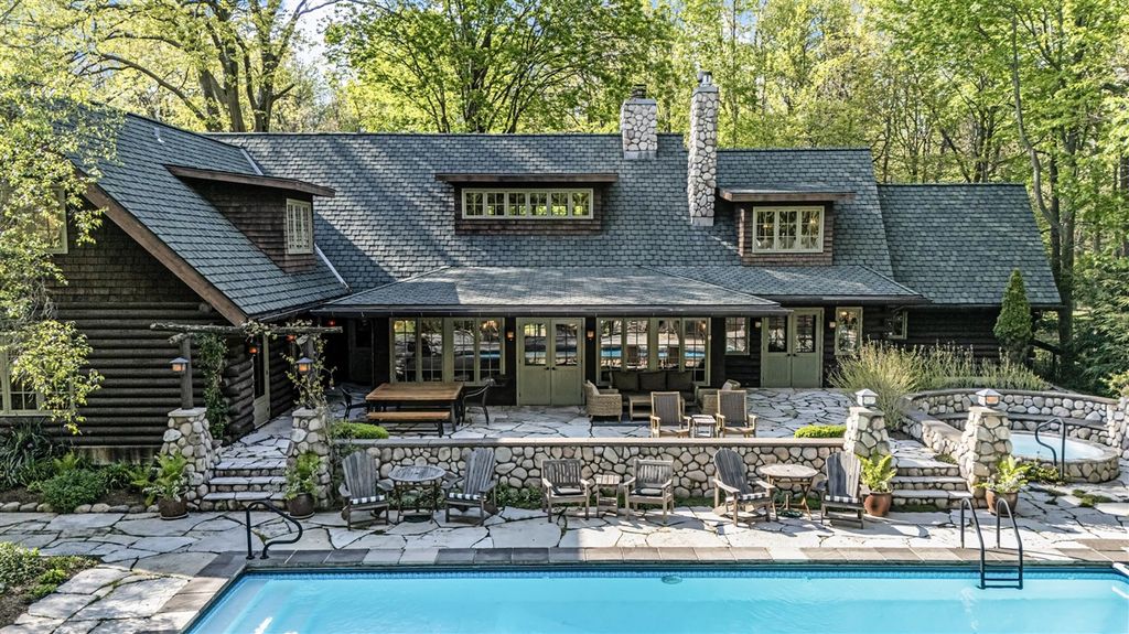 14657 Lakeshore Road, Lakeside, MI 49116