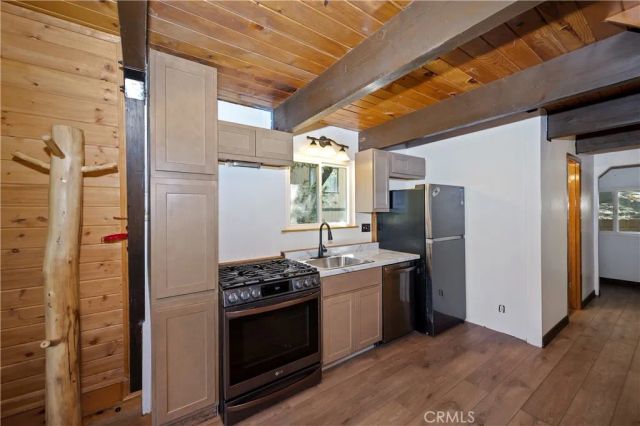28673 Manitoba, Lake Arrowhead, CA 92352
