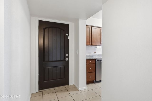 660 E River Road W, Tucson, AZ 85704