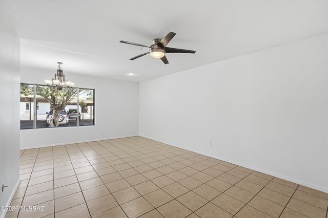 660 E River Road W, Tucson, AZ 85704