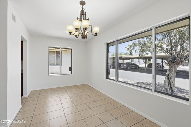 660 E River Road W, Tucson, AZ 85704