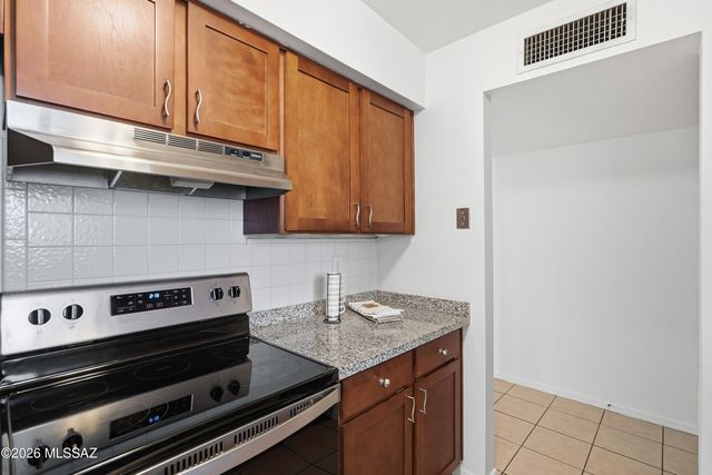 660 E River Road W, Tucson, AZ 85704