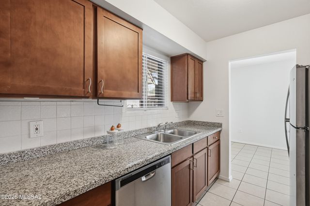 660 E River Road W, Tucson, AZ 85704
