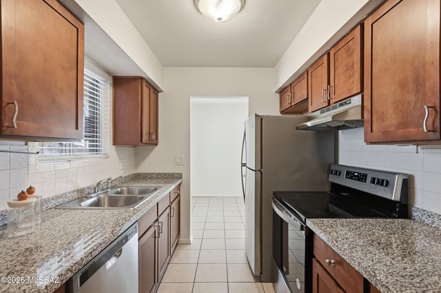 660 E River Road W, Tucson, AZ 85704