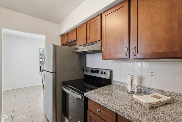 660 E River Road W, Tucson, AZ 85704