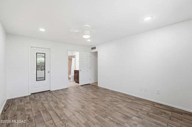 660 E River Road W, Tucson, AZ 85704