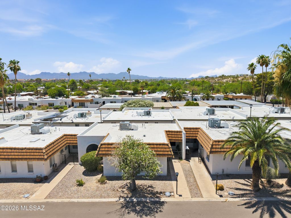 660 E River Road W, Tucson, AZ 85704