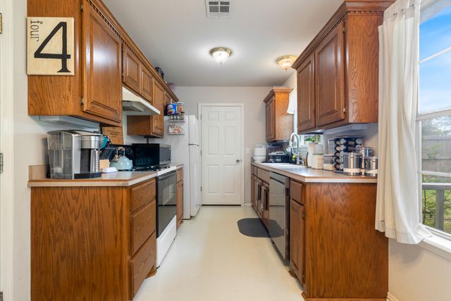 1003 Quail Run Road, Grove, OK 74344