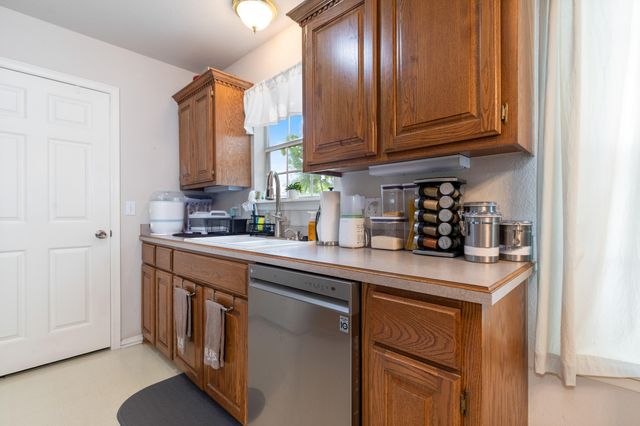 1003 Quail Run Road, Grove, OK 74344