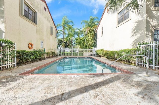2824 Coral Springs Dr 2824, Coral Springs, FL 33065