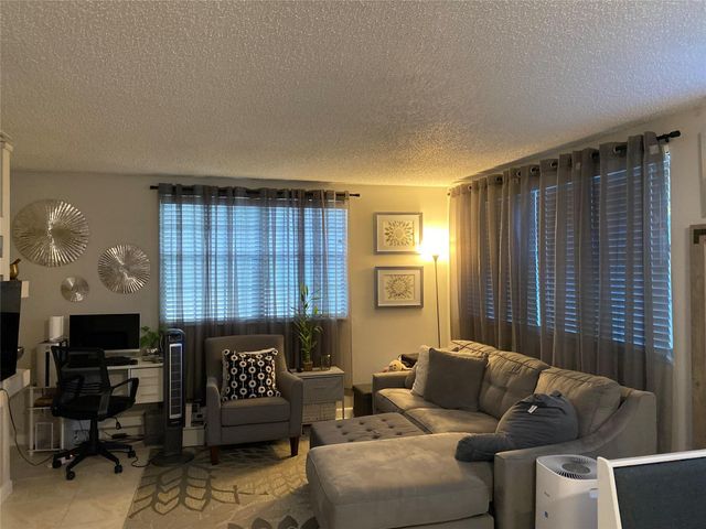 2824 Coral Springs Dr 2824, Coral Springs, FL 33065