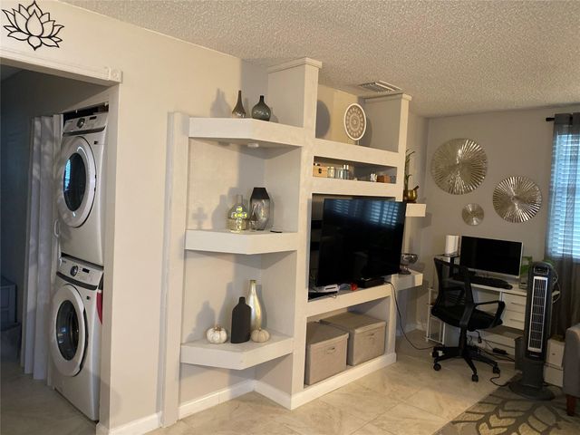 2824 Coral Springs Dr 2824, Coral Springs, FL 33065