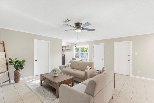 906 Broad Ripple Drive, Huffman, TX 77336