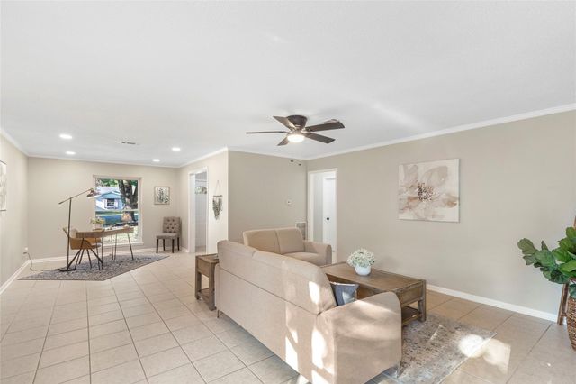 906 Broad Ripple Drive, Huffman, TX 77336