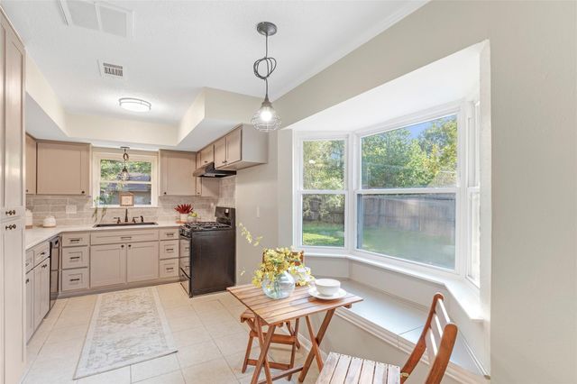 906 Broad Ripple Drive, Huffman, TX 77336
