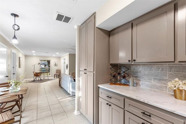 906 Broad Ripple Drive, Huffman, TX 77336