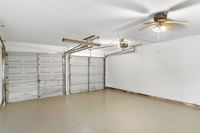 906 Broad Ripple Drive, Huffman, TX 77336