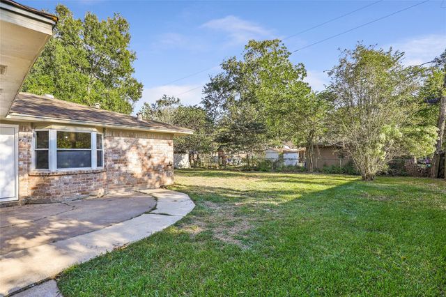 906 Broad Ripple Drive, Huffman, TX 77336